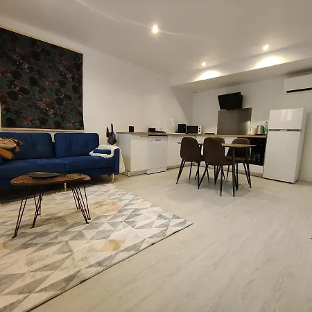Bon Encontre, Allee De La Vierge Apartment